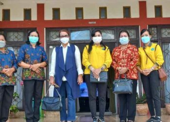 Wanita Hindu Dharma Indonesia Kabupaten Gumas Salurkan Sembako untuk Lansia