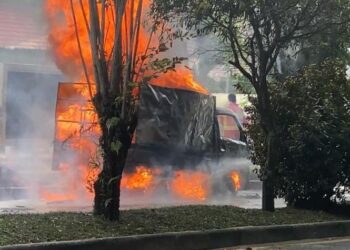 Tak Diketahui Pemiliknya, Mobil Pickup Terbakar di Jalan Williem A.S Palangka Raya