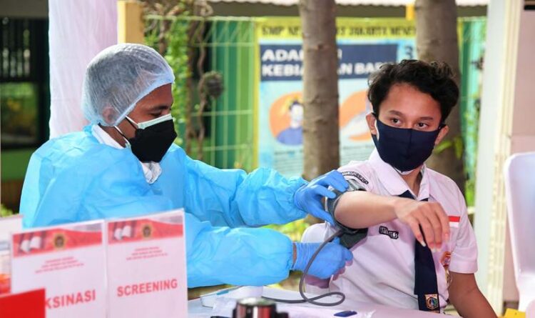 Pelajar SMK dan SMA di Kecamatan Paku Setia Tunggu Giliran Divaksin