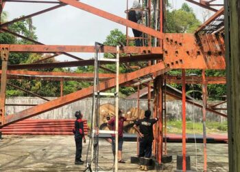 Pemuda Katingan Nekat panjat Tower Telkomsel