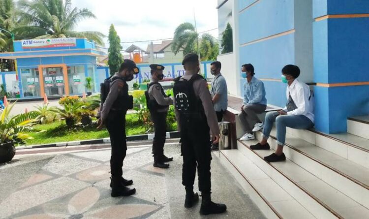 Polisi Sambangi Bank kalteng Cabang Kuala Pembuang