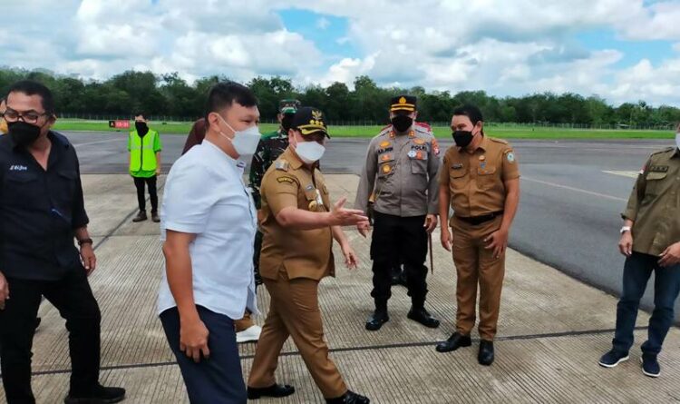 Polres Kotim Amankan Wakil Menteri ATR BPN Serahkan 112 Sertifikat Untuk Warga Pulau Hanaut