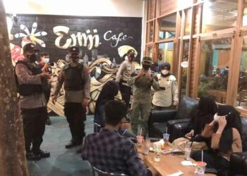 Polres Seruyan Berikan Himbauan Prokes Untuk Warga Kuala Pembuang