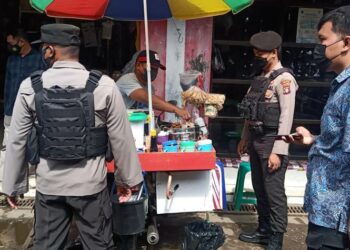 Polres Seruyan Terjunkan Tim Yustisi Berikan Imbauan Prokes Pada Masyarakat Kuala Pembuang