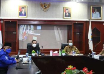 Sekda Mura Paparkan PPID Kepada Komisi Informasi Kalteng Melalui Monev Penilaian