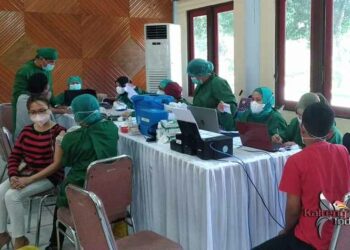 Tim Rumah Aspirasi Ary Egahni Laksanakan Vaksinasi Massal di Kota Palangka Raya