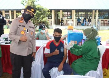 Wakapolda Kalteng Tinjau Vaksinasi Bagi Pelajar Di SMPN 6 Palangka Raya