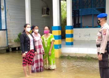 Pemukiman Warga Di bantaran Sungai Katingan Mulai Terendam Banjir
