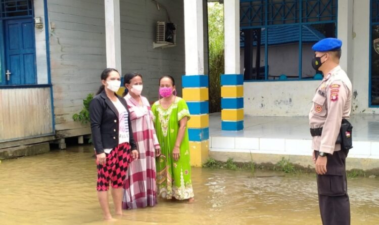 Pemukiman Warga Di bantaran Sungai Katingan Mulai Terendam Banjir