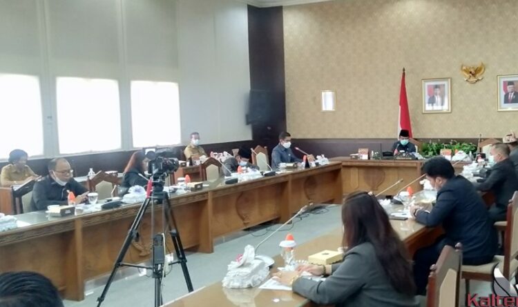 Badan Anggaran Sampaikan Hasil Pembahasan Nota Keuangan Rencana Raperda APBD Tahun 2022