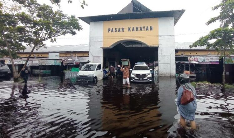 Banjir Pasar Kahayan, Pedagang Mulai Kembali Buka Toko