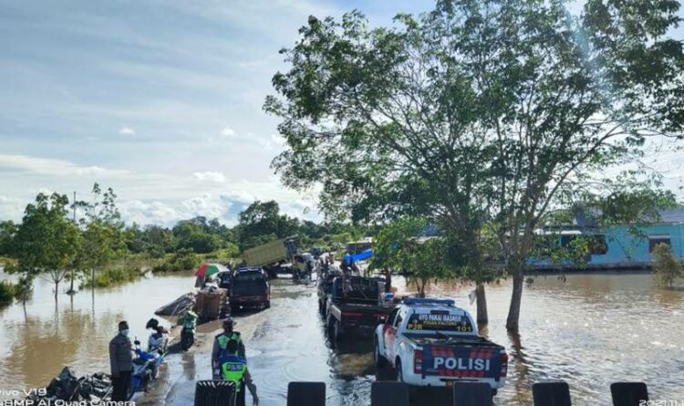 Banjir Penda Barania Meninggi, Arus Lalin Ditutup Total