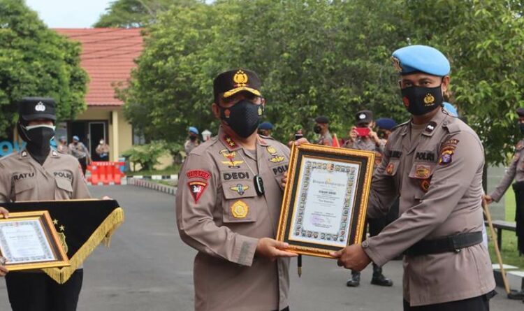 Dinilai Berprestasi, 17 Personel Raih Penghargaan Dari Kapolda Kalteng