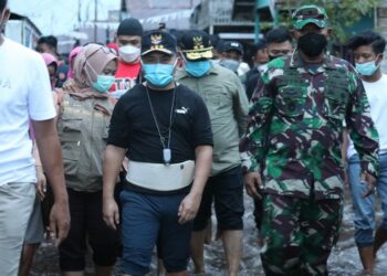 Gubernur Kalteng Tinjau Banjir di Pelabuhan Rambang, Palangka Raya