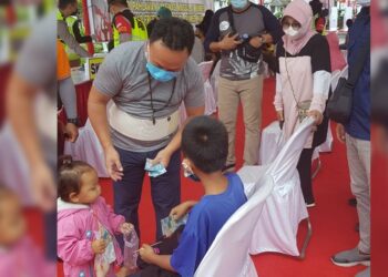 Gubernur Kalteng Tinjau Pelaksanaan Program Vaksinasi Merdeka di Bundaran Besar Palangka Raya