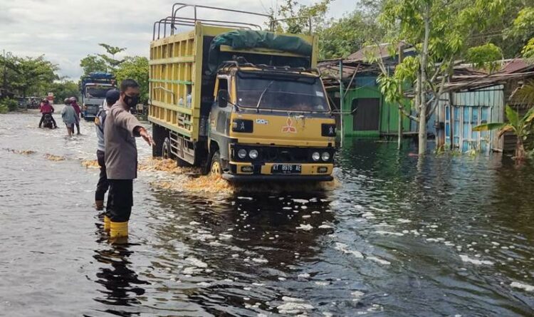 Jalan Trans Kalimantan di Tumbang Nusa Juga Terendam Banjir