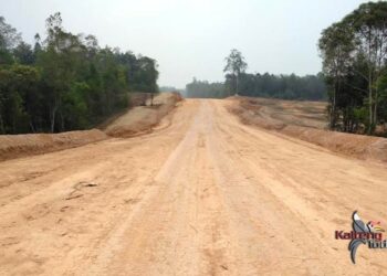 Tak Punya Akses Lain, Jalan Perusahaan Tambang Jadi Jalan Alternatif Warga