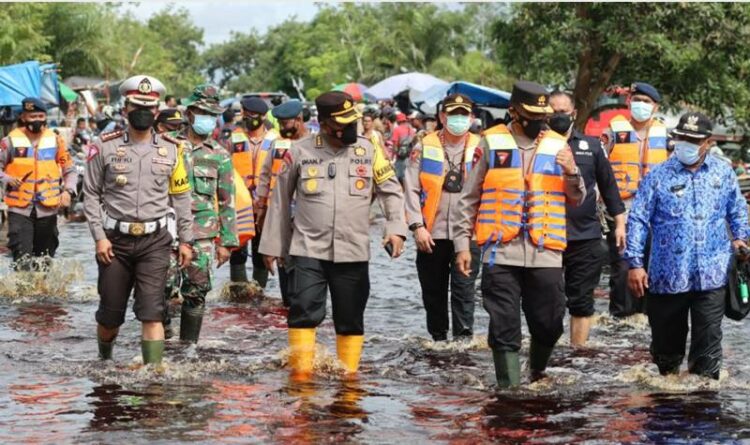 Kapolda Kalteng Pantau Kondisi Banjir Di Penda Barania