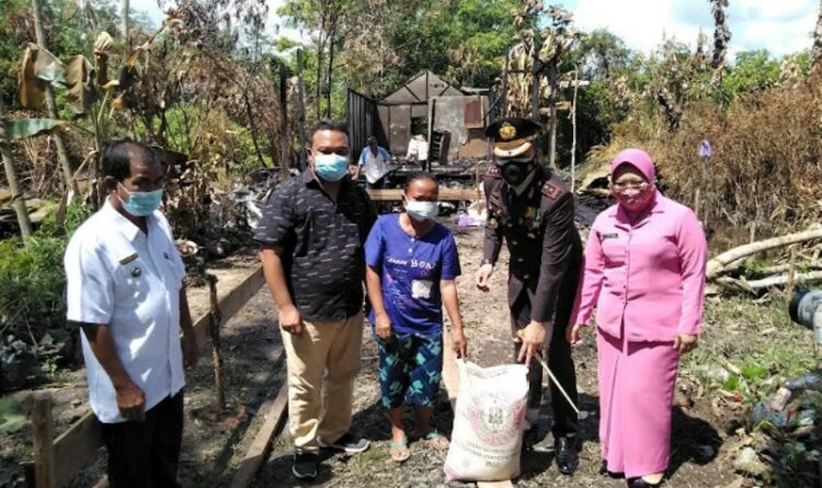 Kapolres Kapuas Bangun Rumah Warga Pulau Telo Korban Kebakaran