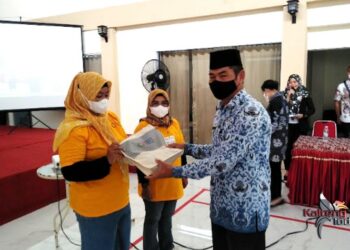 20 Orang Kelompok Bersama IKM Diberikan Pelatihan Desain Busana Muslim