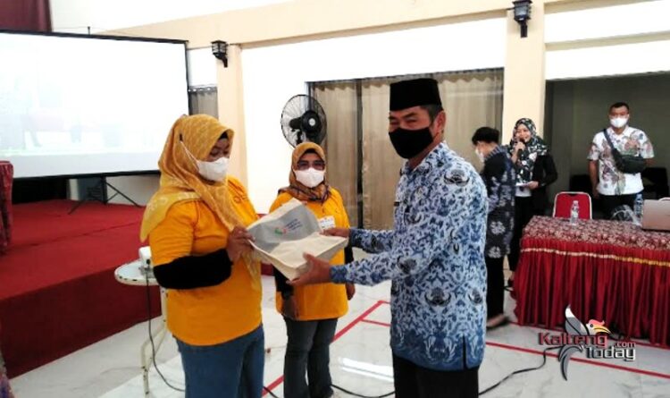 20 Orang Kelompok Bersama IKM Diberikan Pelatihan Desain Busana Muslim