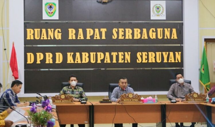 Ketua DPRD Seruyan mempimpin rapat bersama bahas kesepakatan Raperda Masuk Rencana Propemperda Tahun 2022