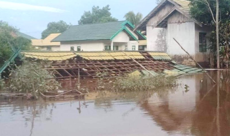Miris, Rumah Dinas Tenaga Kesehatan di Katingan Ambruk Diterjang Banjir