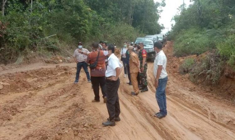 Jalan Rusak di Kecamatan Mentaya Hulu, Polsek Ikuti Rapat Lintas Sektoral Perbaikan Jalan