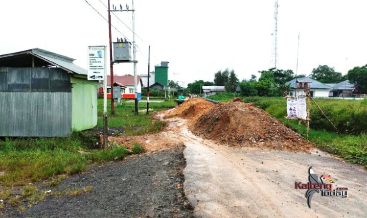 Wakil Rakyat Soroti Proyek Pembangunan Peningkatan Jalan Dalam Kota Kecamatan Dadahup
