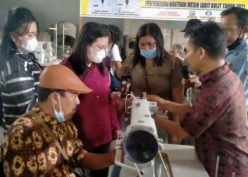 Pemko Palangka Raya Serahkan 22 Unit Mesin Jahit Kulit Bagi Pelaku IKM