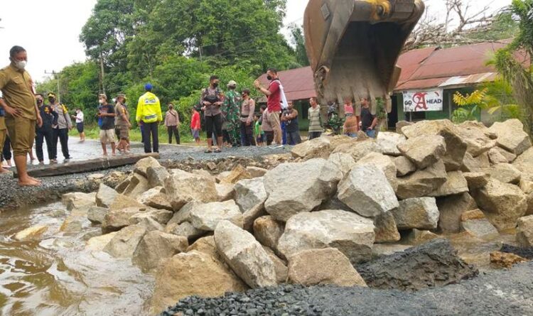 Akses Kereng Pangi Sempat Terputus