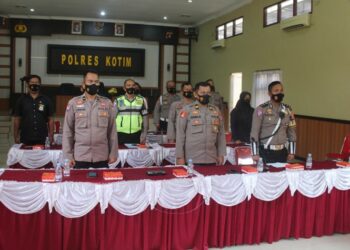 Personel Polres Kotim Ikuti Penyuluhan Hukum Dari Divkum Polri