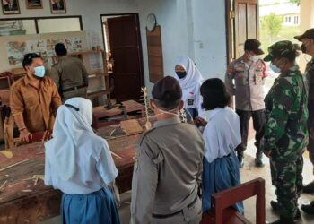 Petugas Awasi Pelaksanaan PBM di Katingan