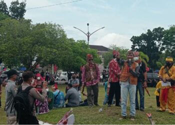 Ratusan Masyarakat Adat Dayak Gelar Aksi Damai Tolak Keberadaan Ormas TBBR 2
