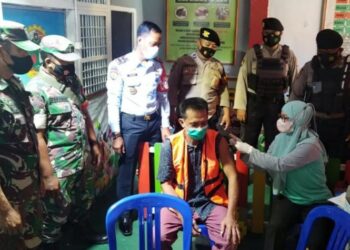 Ratusan Warga Binaan Lapas Kelas II Sampit Jalani Vaksinasi