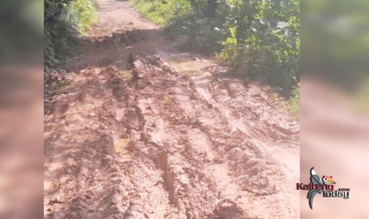 Jalan Ke Dusun Jatus Tak Bisa Dilalui, Jalur Sungai Jadi Pilihan