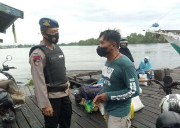 Sampaikan Pesan Kamtibmas, Satpolairud Polres Seruyan Sambangi Masyarakat Pesisir