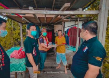 Fordayak Kapuas dan Tim Merah Putih Berbagi Kasih Kepada Warga