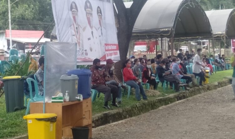 Peserta Vaksinasi Massal di RSUD Tamiang Layang Kurang