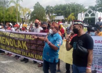 Warga Tuntut Truk Perusahaan Besar Swasta Tidak Melewati Jalan Palangka Raya-Kuala Kurun