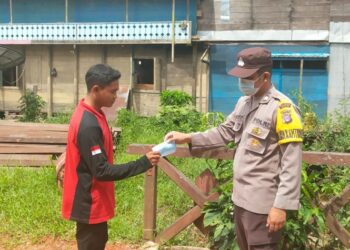 Anggota Polsek Seruyan Hulu Patroli Sambang dan Sosialisasi Prokes Ke Warga