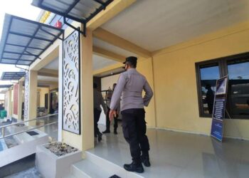 Baglog Polres Seruyan Melaksanakan pengecekan Ruang penjagaan dan Teras