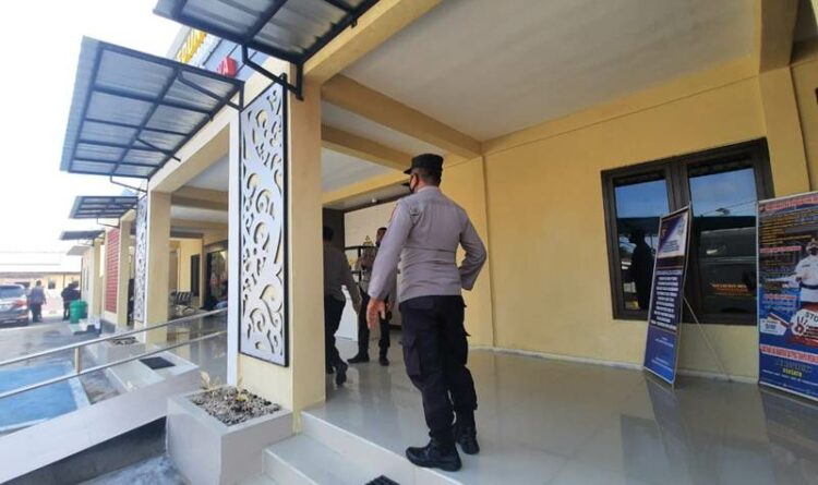 Baglog Polres Seruyan Melaksanakan pengecekan Ruang penjagaan dan Teras