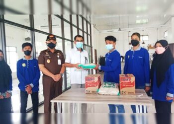 Bersama PJB PLTU Pulpis, Kejari Salurkan Paket Sembako Kepada Korban Banjir