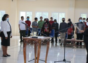 Bupati Pulang Pisau Pudjirustaty Narang memimpin Peresmian dan Pengucapan Sumpah Janji Anggota Badan Permusyawaratan Desa