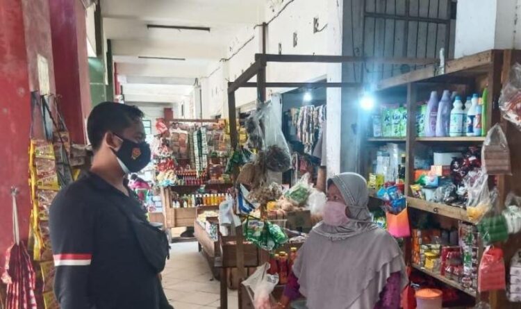 Cegah Kelangkaan Bahan Pangan, Polres Seruyan Lakukan Cek Bahan Pangan di Pasar Kuala Pembuang