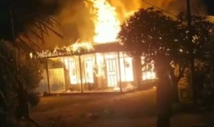 Diduga Konsleting Listrik, 1 Rumah Jalan Nenas Sampit Terbakar