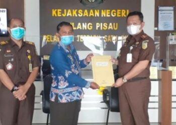 JPN Kejari Pulpis Menyerahkan Pendapat Hukum Kepada Camat Pandih Batu