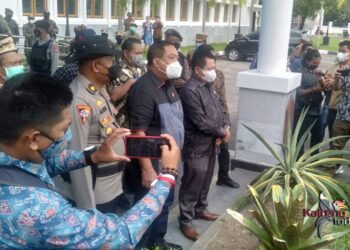 Ketua DPRD Kalteng Terima Massa Aksi Dari AMGM