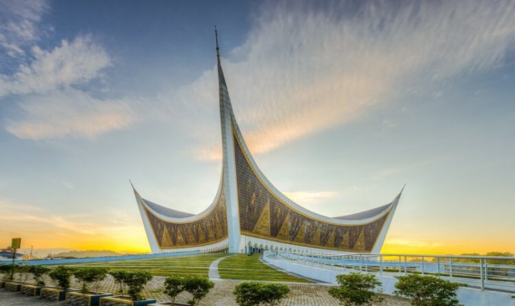 Bikin Bangga! Masjid Raya Sumatera Barat Menangkan Penghargaan Desain Masjid Terbaik di Dunia